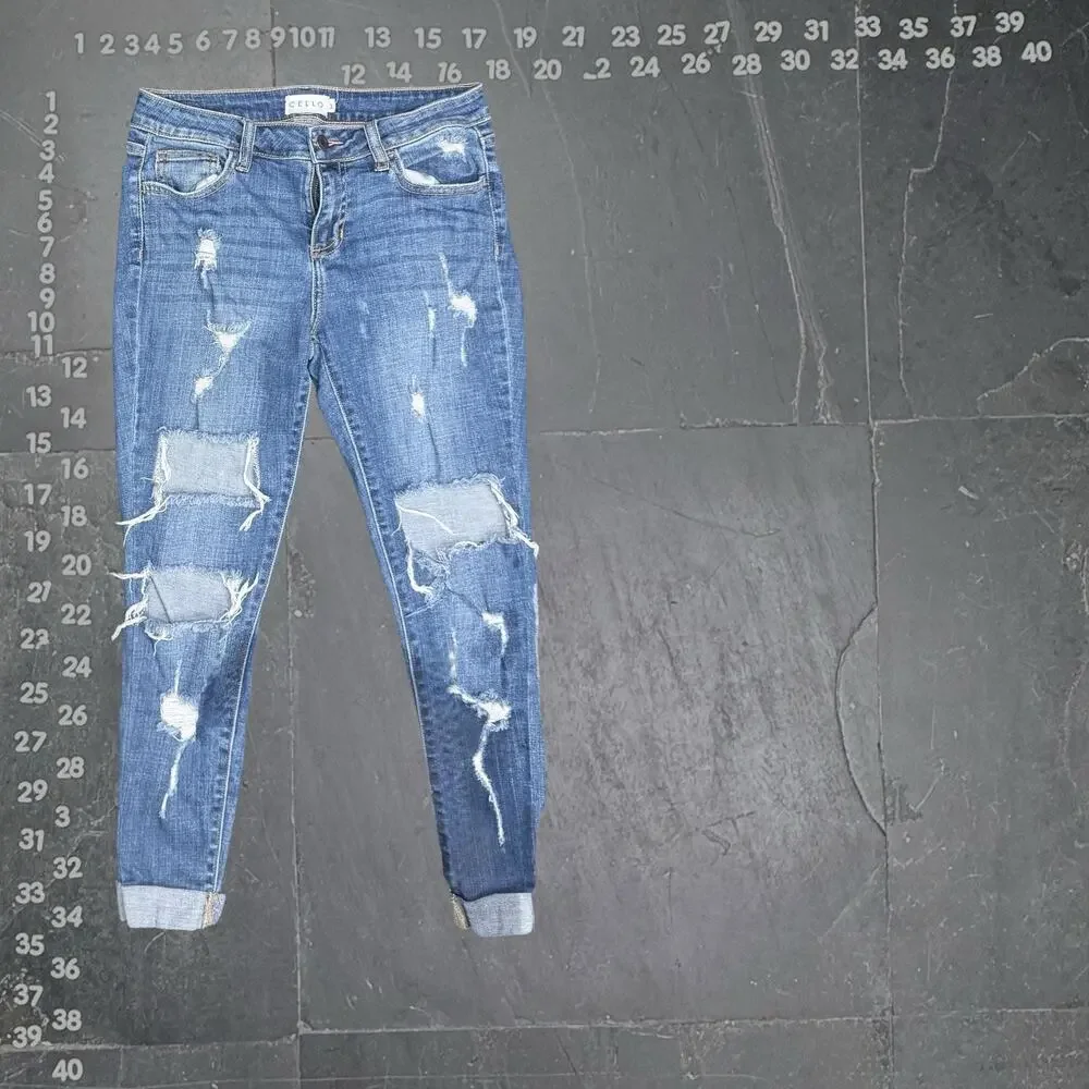 Cello Women's Size 3 Distressed Rip and Repair Mid Rise Skinny Jeans - Picture 2 of 6